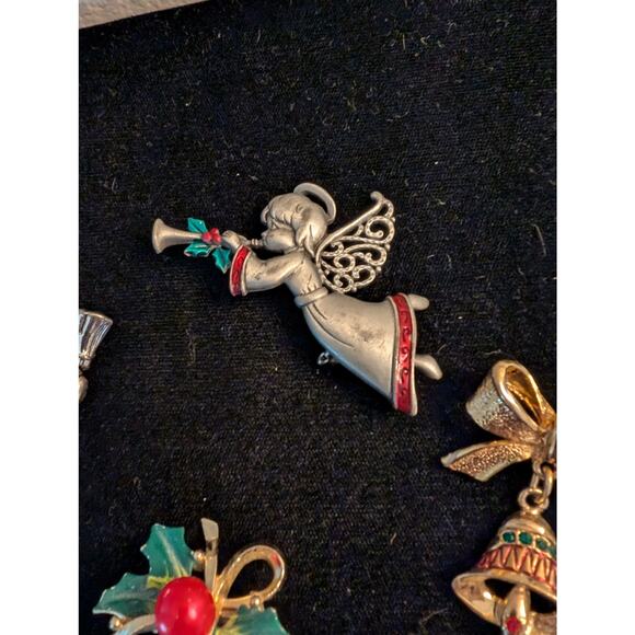 Lot of Seven Vintage Christmas Pins - Picture 8 of 10